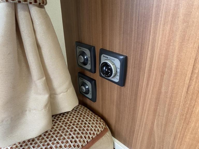 2013 ADRIA ALTEA TRENT 4 BERTH LUXURY TOURING CARAVAN