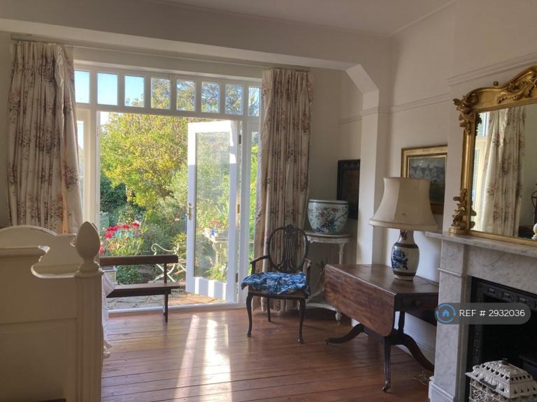 1 bedroom in Connaught Gardens, London, N10 (#2932036)