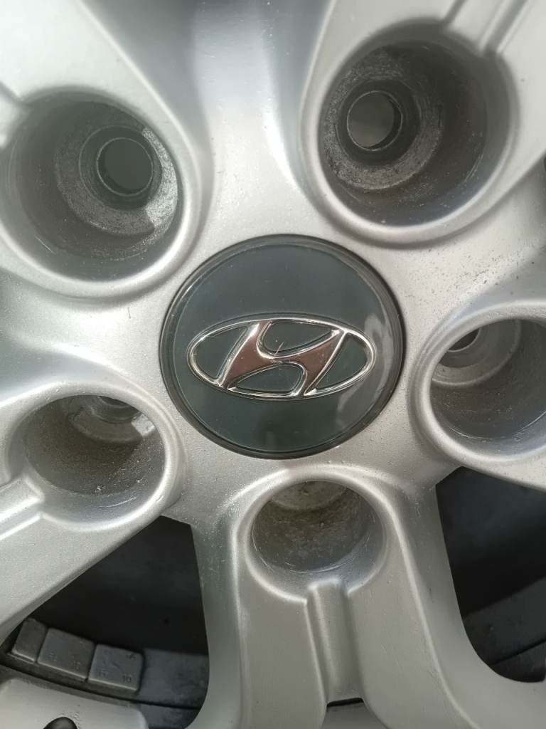 Hyundai 17 inch wheeland tyre