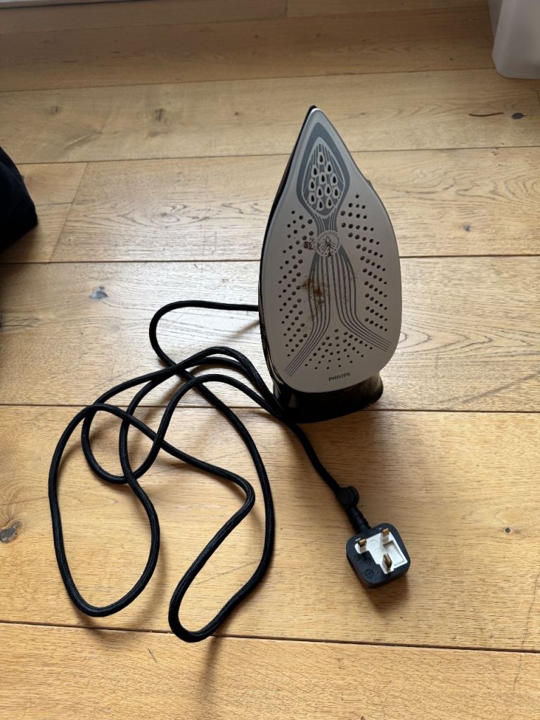 Philips Steam Iron – Good Working Condition – EC2A 3HH
