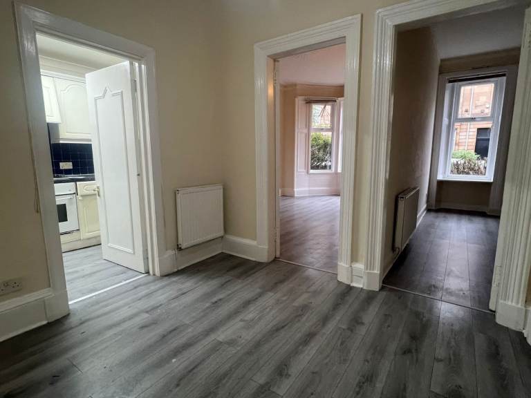 Traditional 2 Bedroom Ground Floor Tenement Flat  Located In 11 Percy Street G51 1NY - Available Now