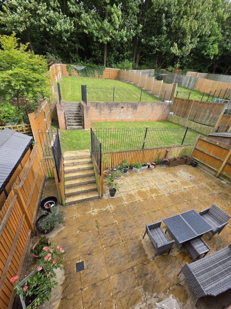 Recently decorated and carpeted, 4 bedroom (3 bedrooms plus study), House in Brompton