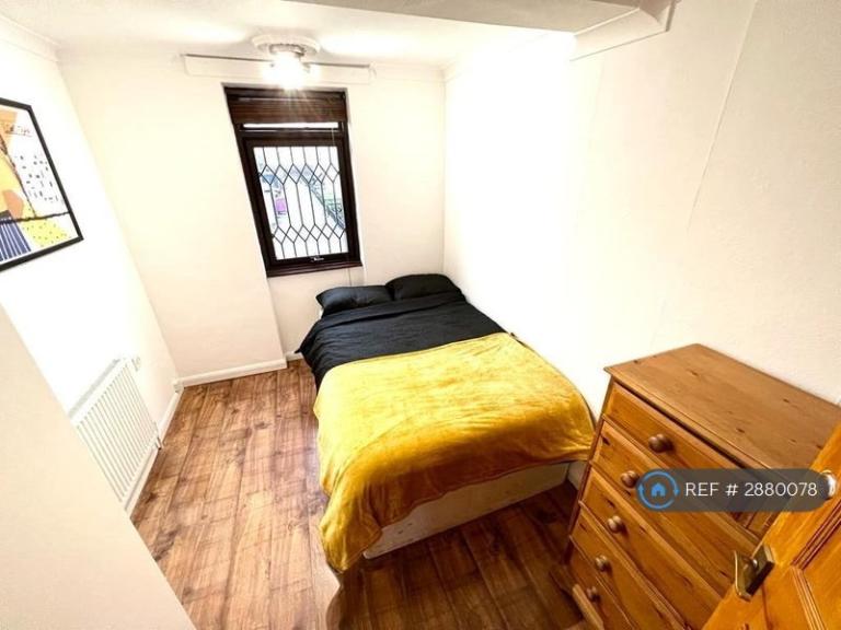1 bedroom in Manchester Road, London, E14 (#2880078)