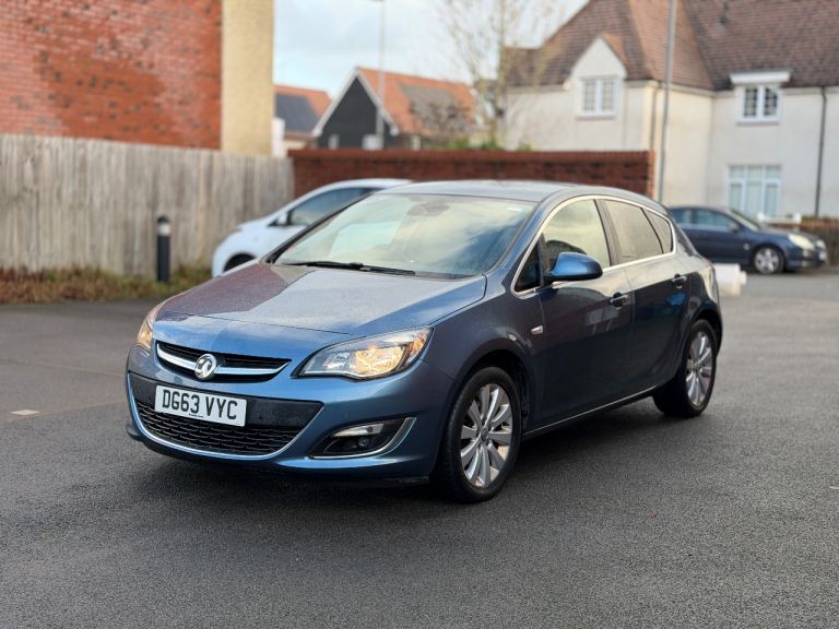 Vauxhall, ASTRA, Hatchback, 2013, Manual, 1956 (cc), 5 doors