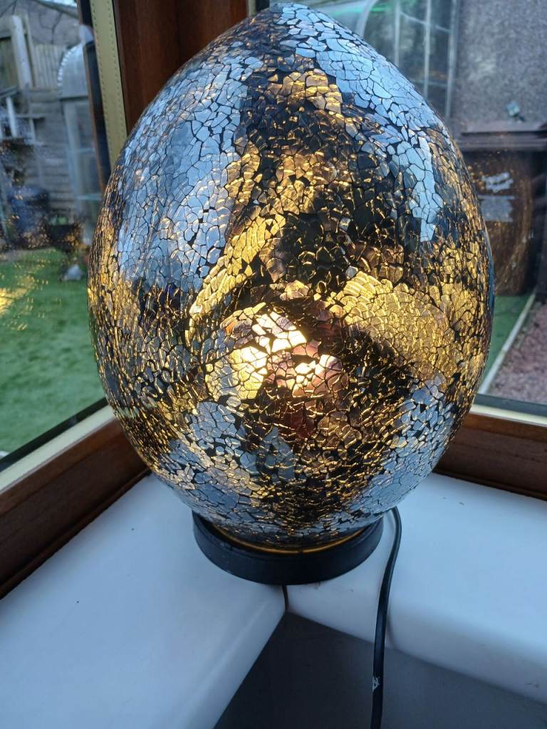 Large cracked glass table light