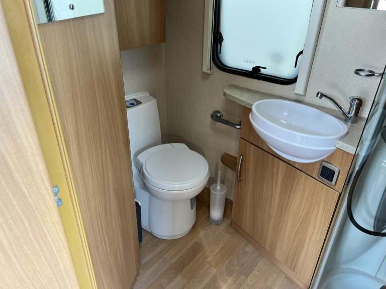 2009 SWIFT COASTLINE 480 se 2 Berth Motor mover