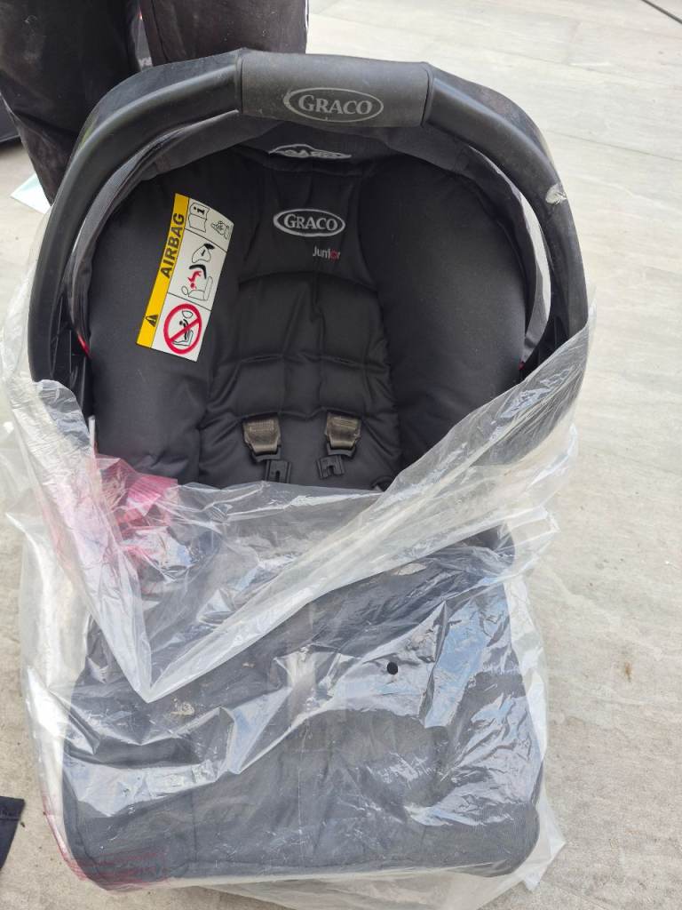 2 car seats
