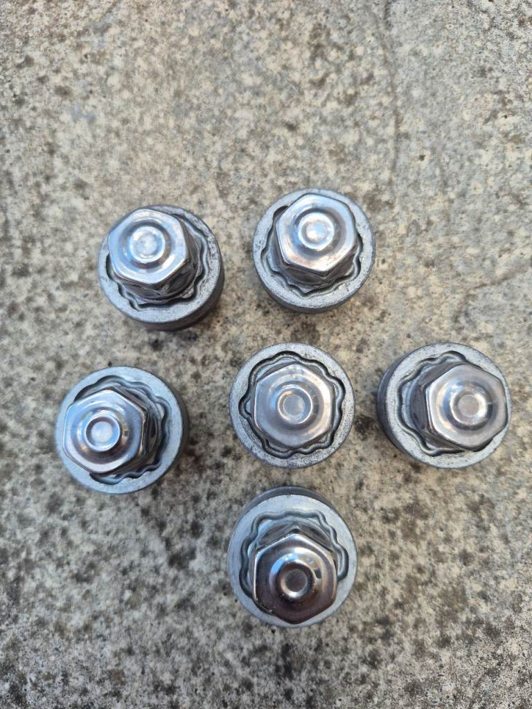 6 x Range Rover Wheel Locking nuts ( No key)