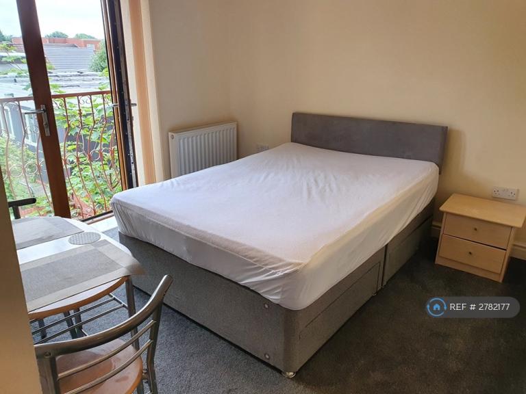 Studio flat in Bethel Court, Salford, M7 (#2782177)