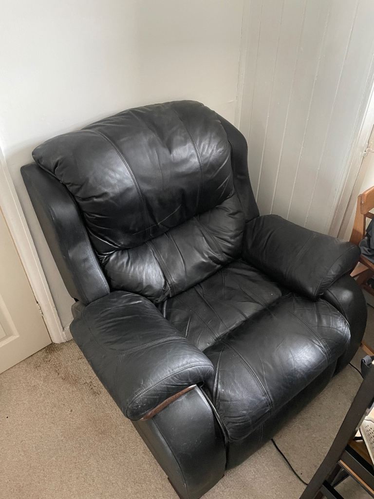 Black Leather Recliner Armchair – Good Condition