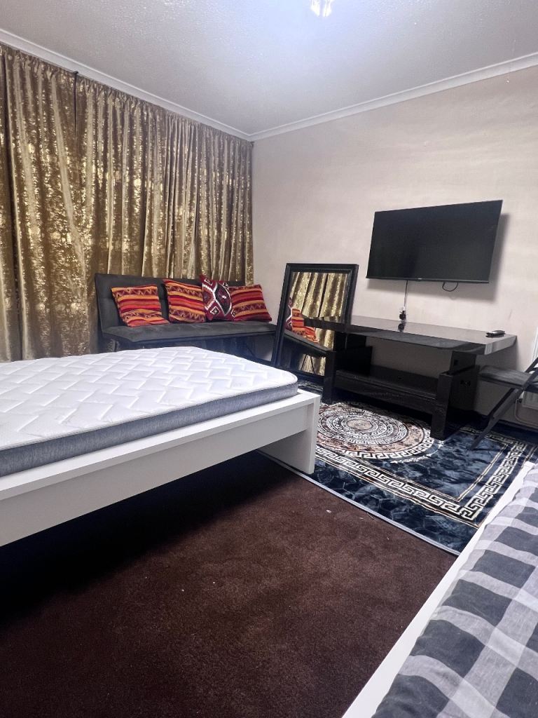 Large double room available for rent in Mitcham 