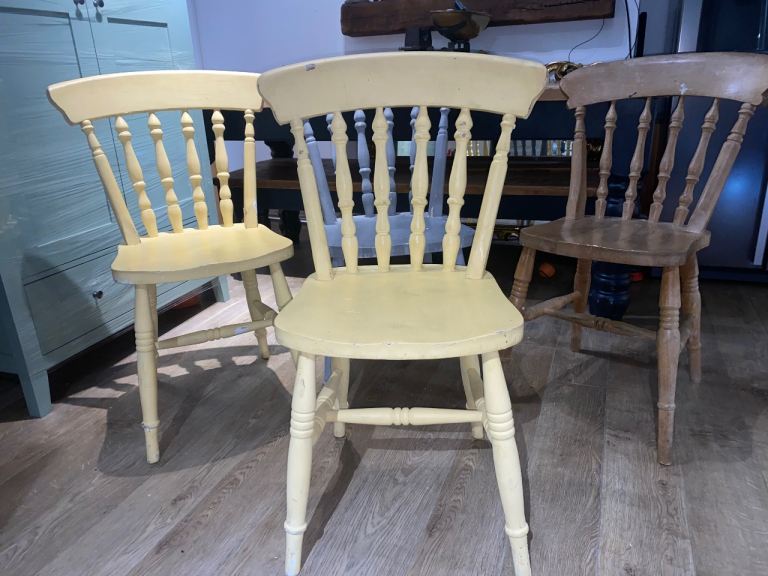 X 4 SOLID OAK COUNTRY/VICTORIAN STYLE DINING CHAIRS ,UP-CYCLE OR USE AS IS ,FREE LOCAL DELIVERY