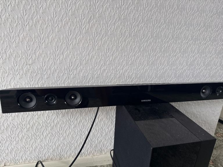 Samsung Soundbar and Subwoofer – Black, Good Condition