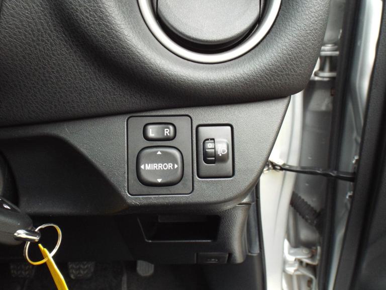 Toyota Yaris 1.33 Dual VVT-i Excel Euro 5 5dr Euro 5 Petrol Manual