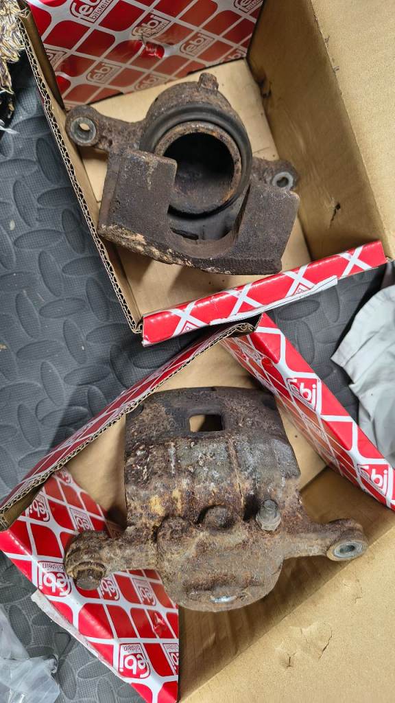 Pair of Ford Fiesta 2013 1.0L Front Brake Calipers