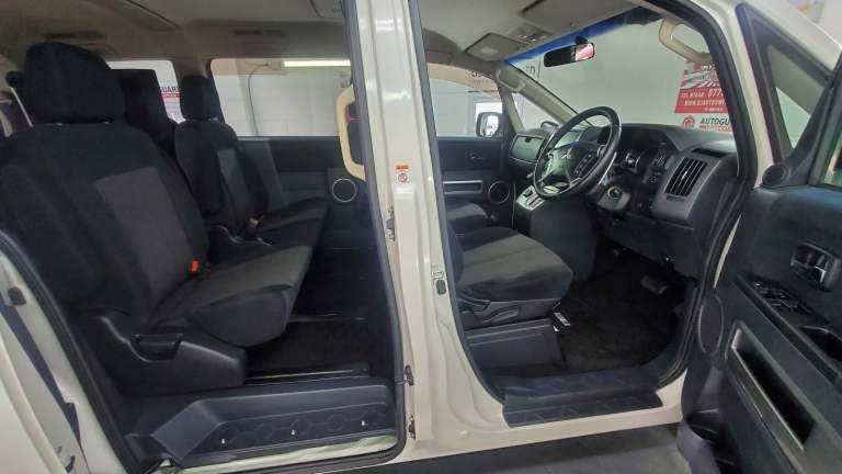 Mitsubishi delica d5 in white automatic 4wd 7 seater fresh japanese import 2008
