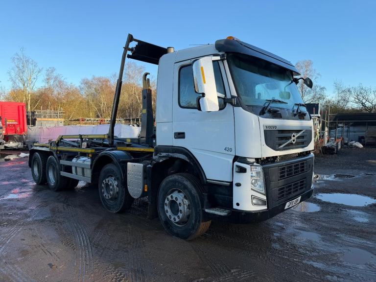 Volvo FM410 2011 8x4 hook loader I shift 32 ton