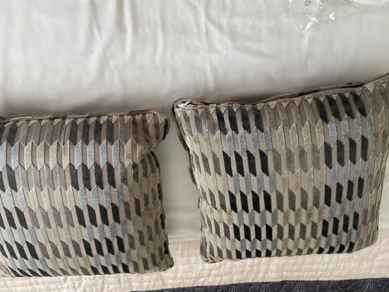 Arthur LL cushions