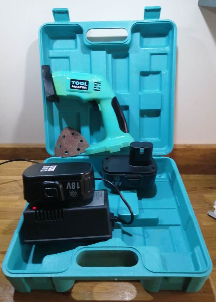 Tool Master TM1117 hand sander with 2 x 18v batteries