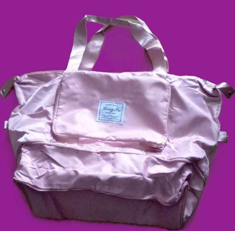New Large Baby Pink Unisex Folding Waterproof Tote Duffle Sports Travel Bag.POST OR COLLECT!