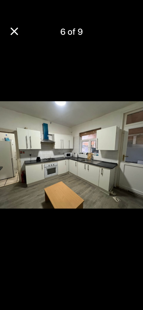 Double bedroom furnished with en-suite