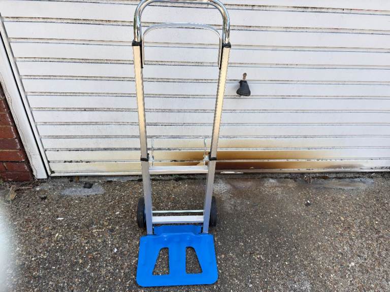 FOLDING  TROLLEY BRAND NEW NEVER USED  ALUMINUM can lift 70 kg £35