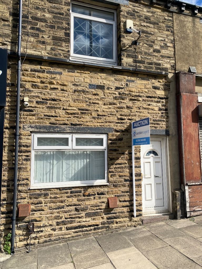 2 bed house to let BD4 