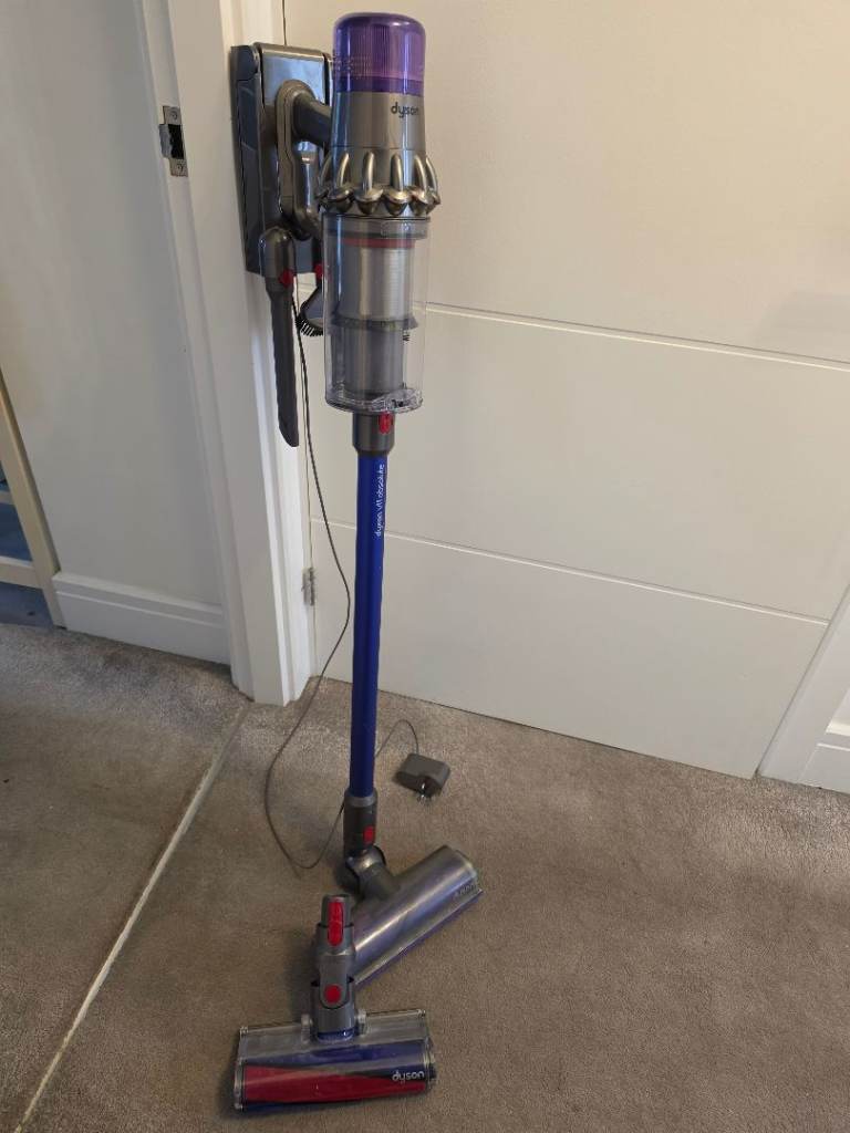 Dyson V11 Absolute Cordless Vacuum Cleaner – Good Condition