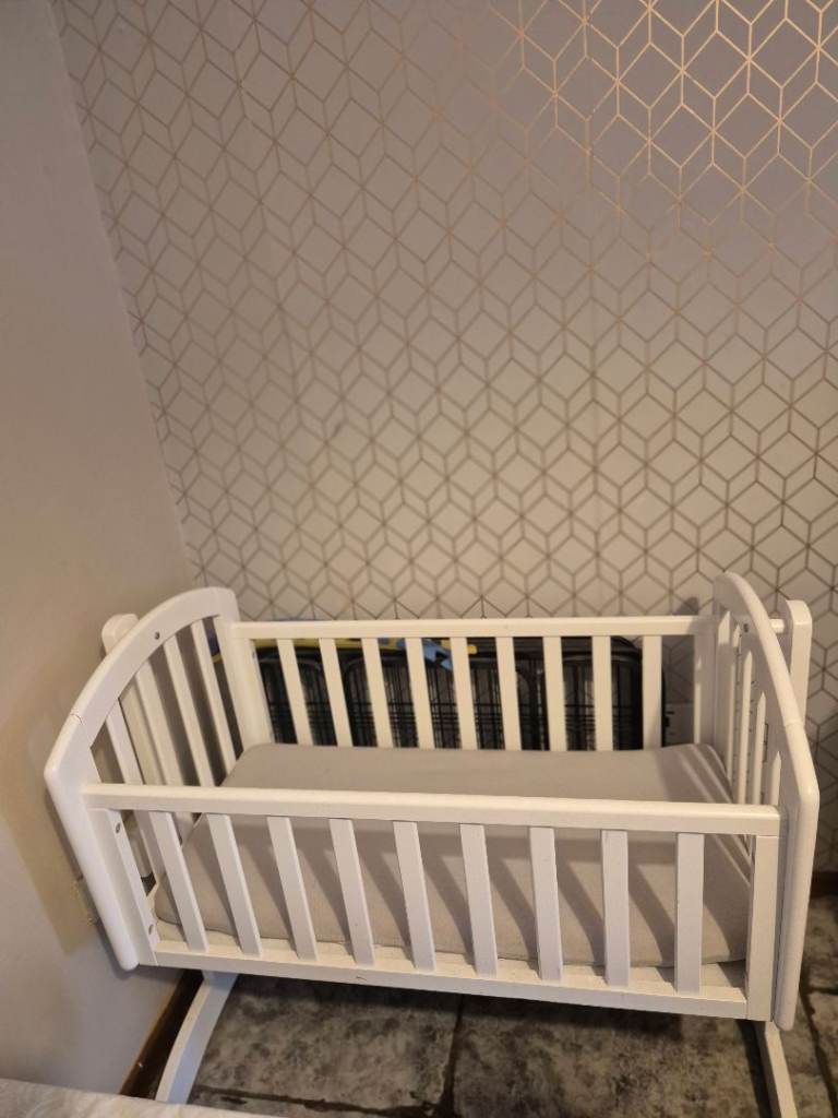 White Wooden swinging Baby Crib / Bed with Mattress