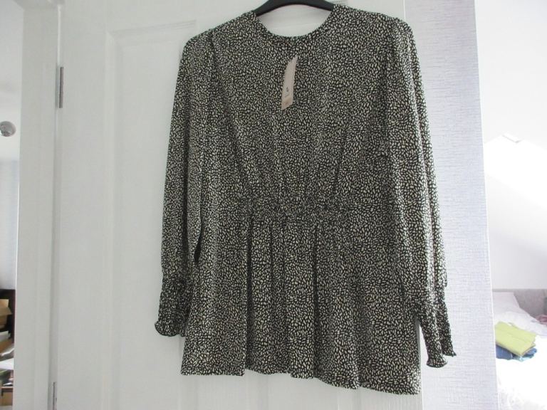 Top Ladies Pattern Top BRAND NEW