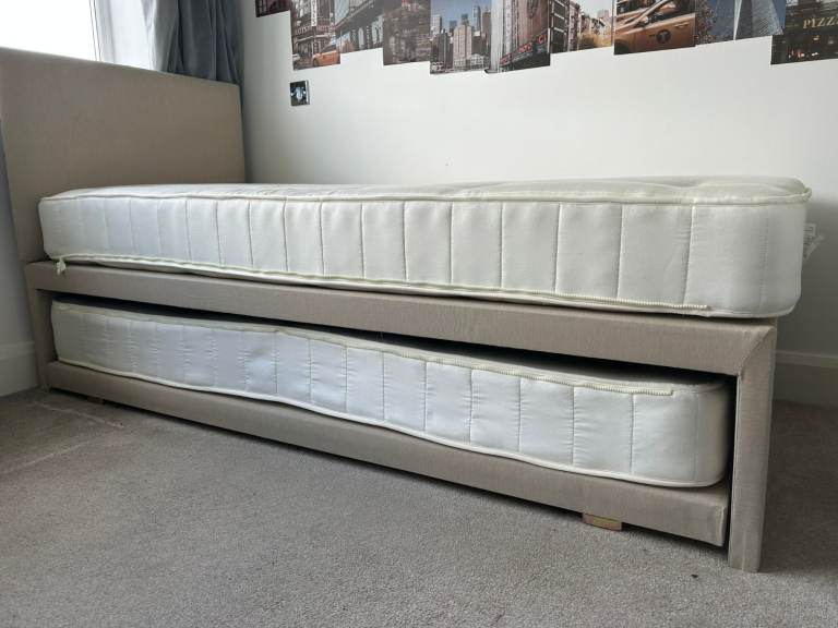 Single bed with pull-out second bed and two mattresses