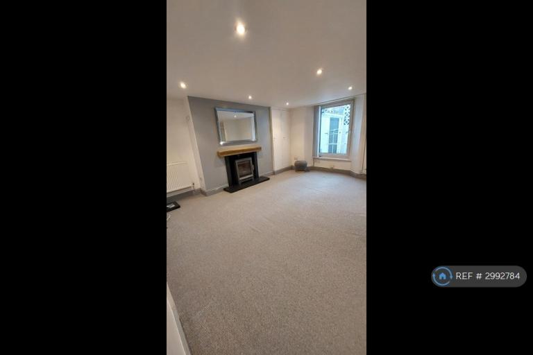 2 bedroom flat in Scarborough Road, Torquay, TQ2 (2 bed) (#2992784)