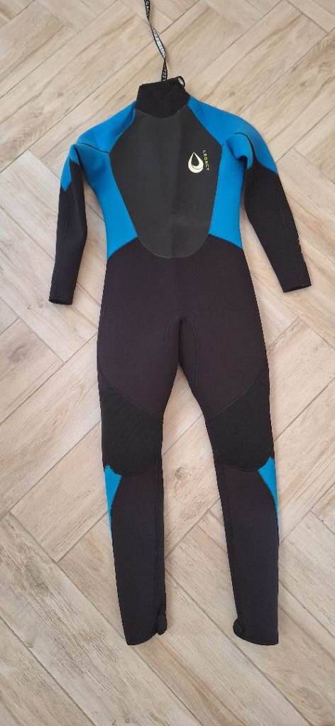 Legacy Wetsuit 5:3 mm,  Black & Blue Junior XL – Good Condition