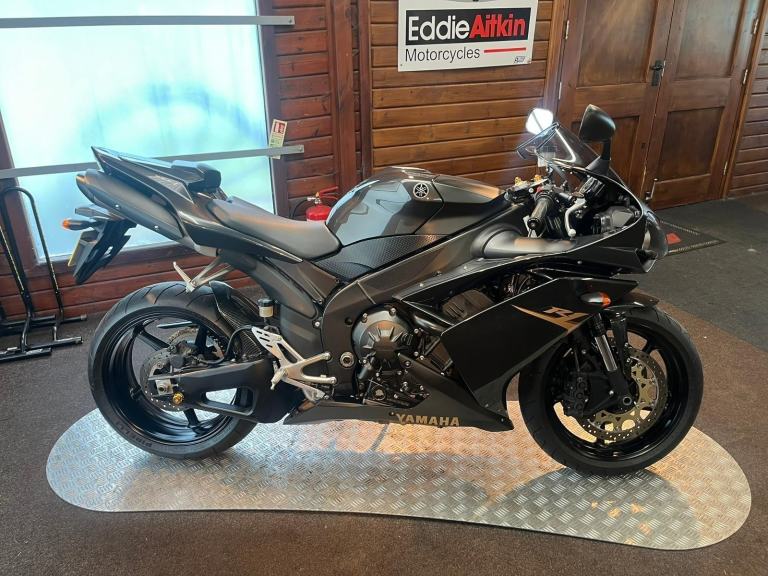 2007 YAMAHA R1 4C8 ,TOTALLY PRISTINE **ONE FROM THE COLLECTOR ,ONLY1900 MILES **