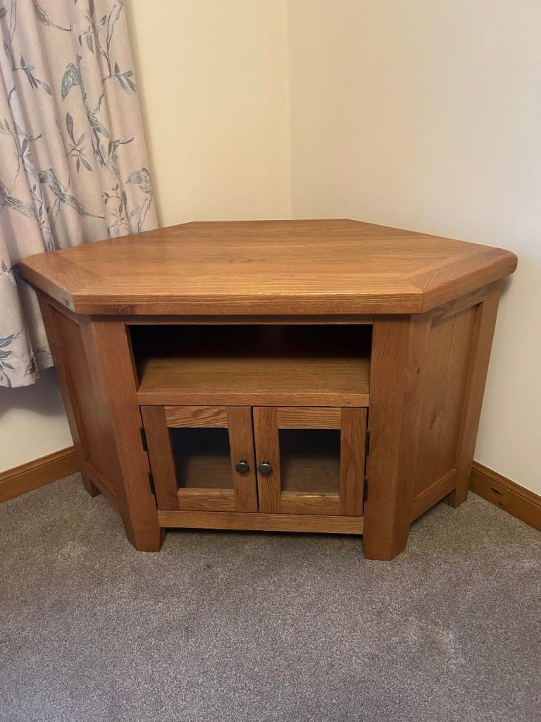Solid Oak TV Unit  -  Excellent condition