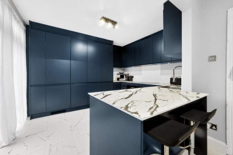 Spacious Five-Bedroom Family Home in Old Bedford Road, LU2 area - £535,000