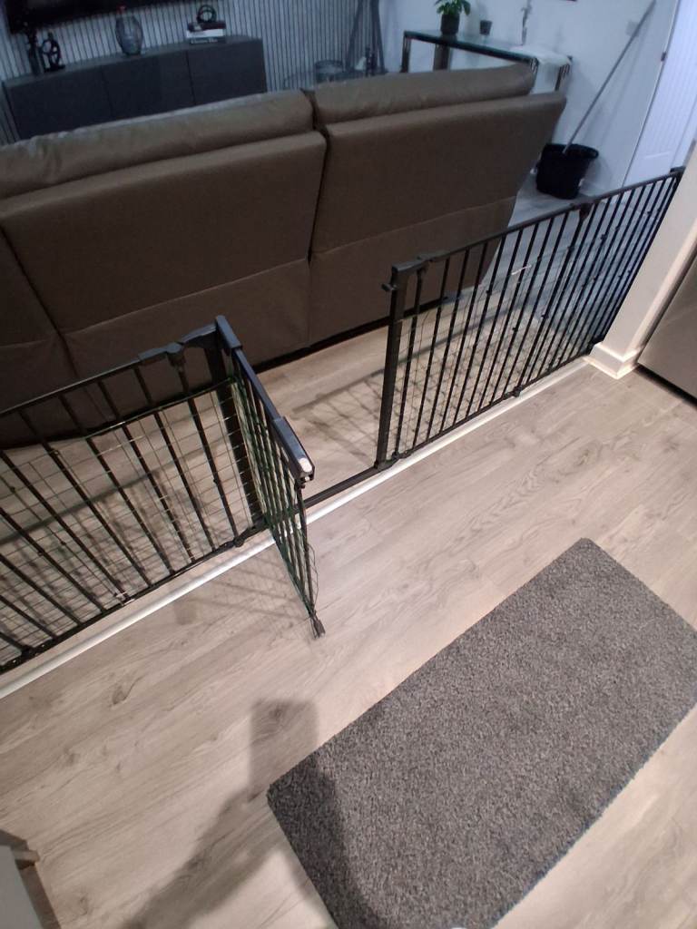 PawHut Pet Safety Gate Dog Gate - Black, Good Condition