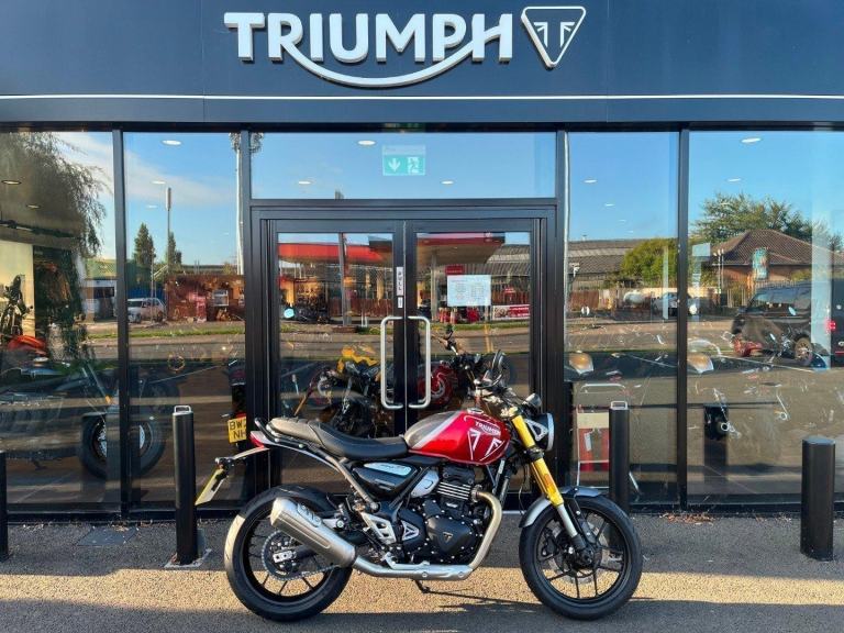 Triumph Speed 400 25 plate with 325 miles 