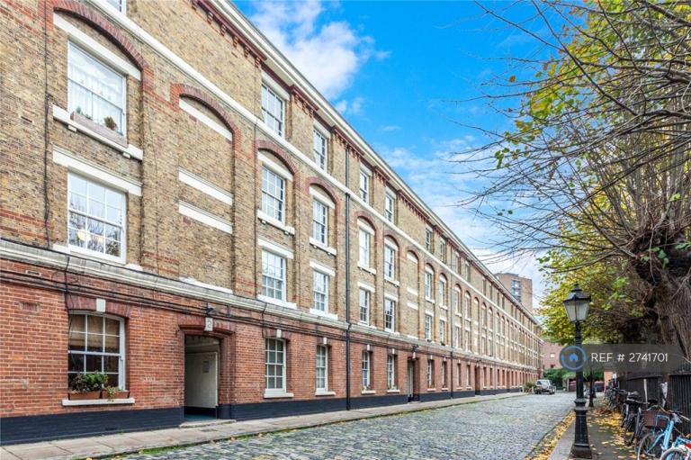 2 bedroom flat in Gibson Gardens, London, N16 (2 bed) (#2741701)