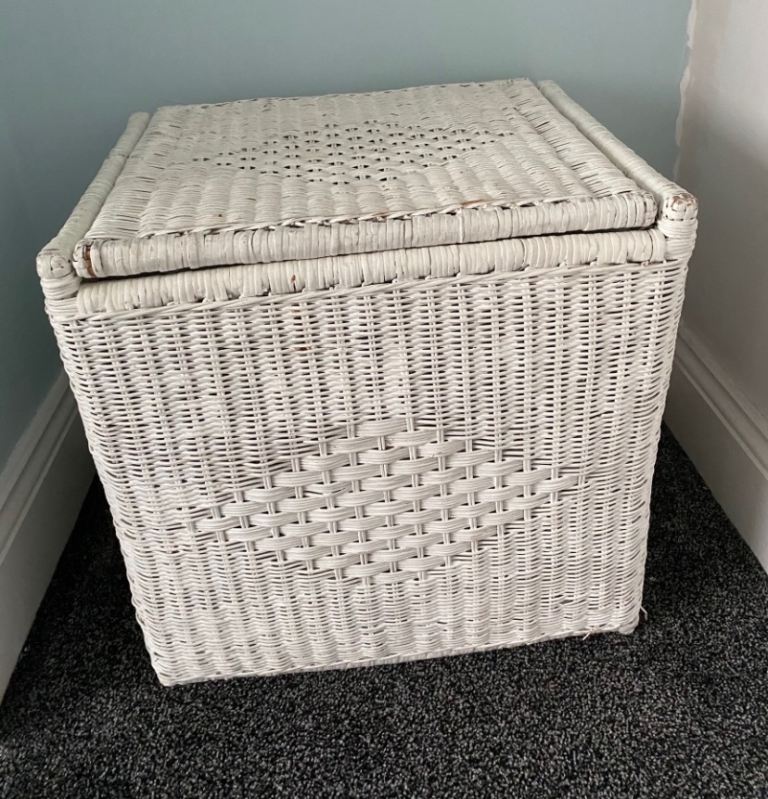 Whicker blanket box