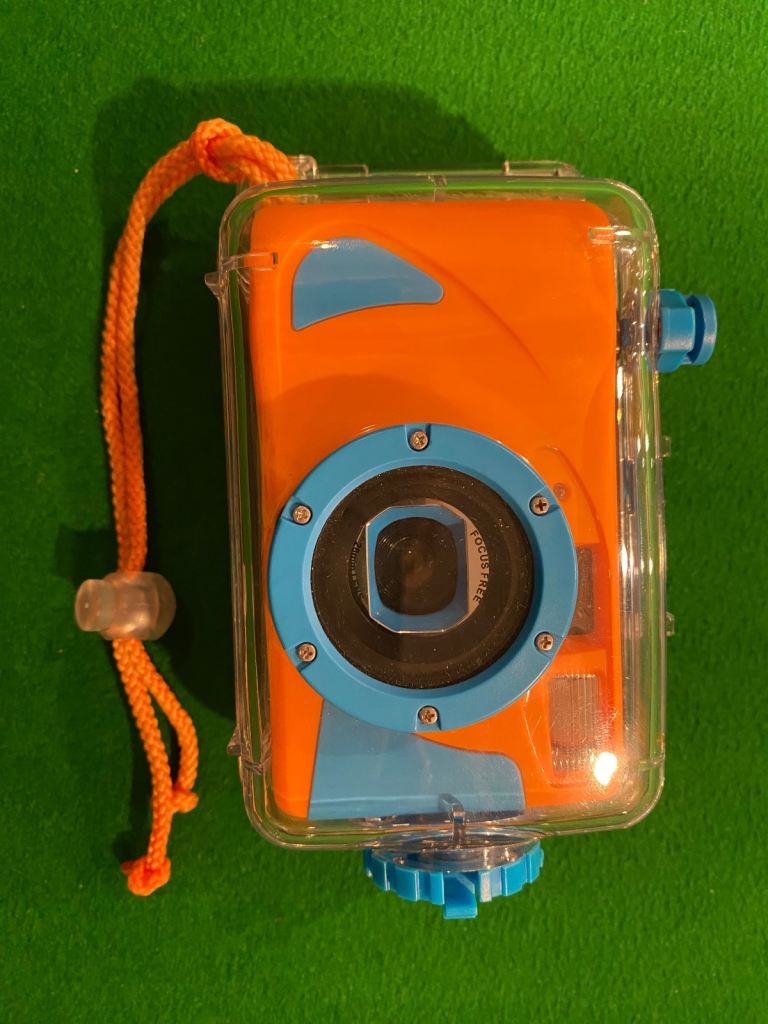 WATERPROOF RE-LOADABLE 35MM FILM CAMERA (USED)