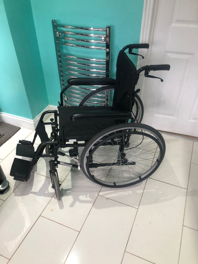 Full size folding wheel chair 