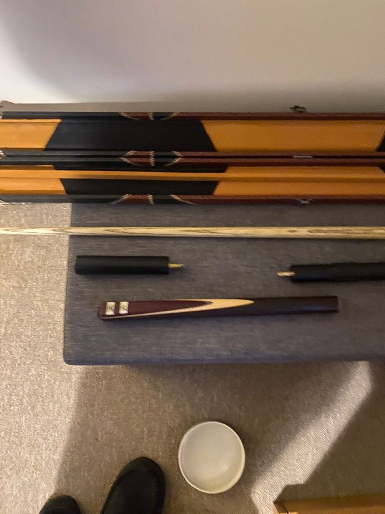 Handmade snooker/pool cue with case