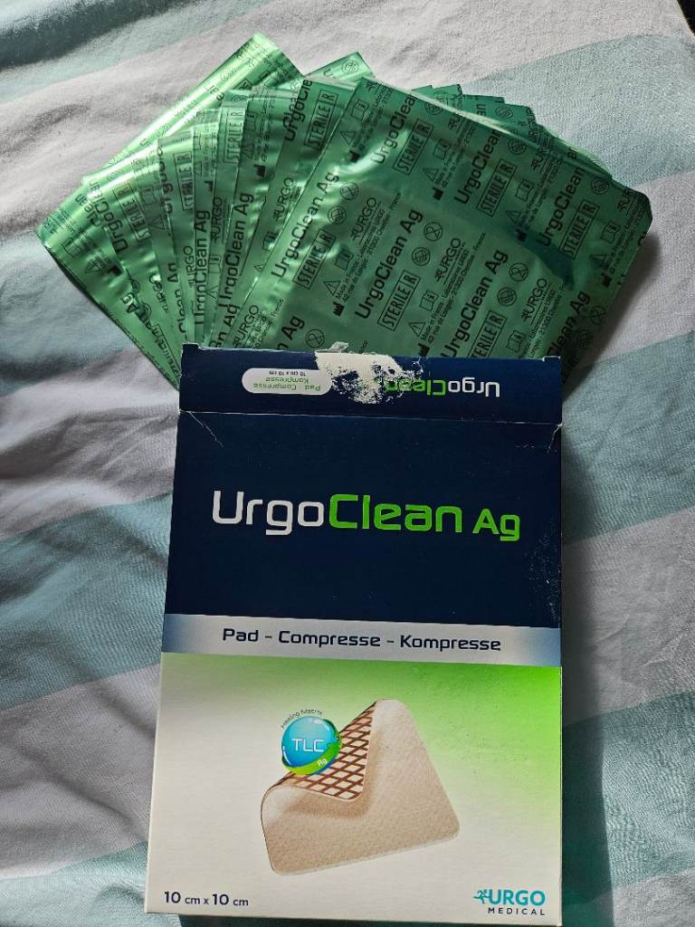 UrgoClean Ag Silver Dressings 10cm x 10cm (Pack of 9) - Exp 09/2027 - Ref 552155
