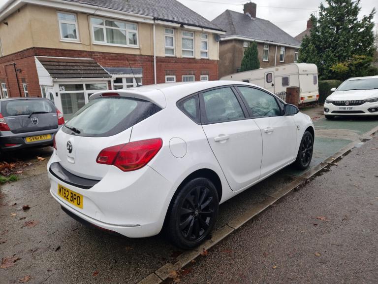 2012 Vauxhall Astra 1.6i 16V Active 5dr HATCHBACK Petrol Manual