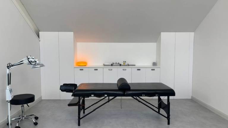 Large private studio East London | Massage therapy, physio, osteo, acupuncture, PT, yoga, pilates