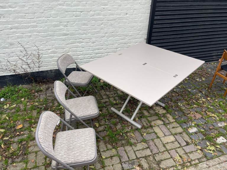 Folding table & chairs 