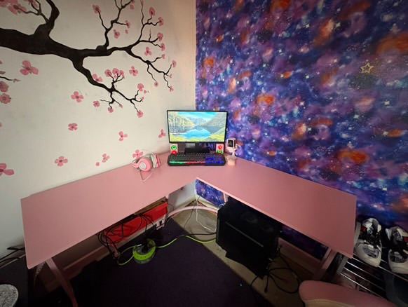 Gaming pc / chair / desk 