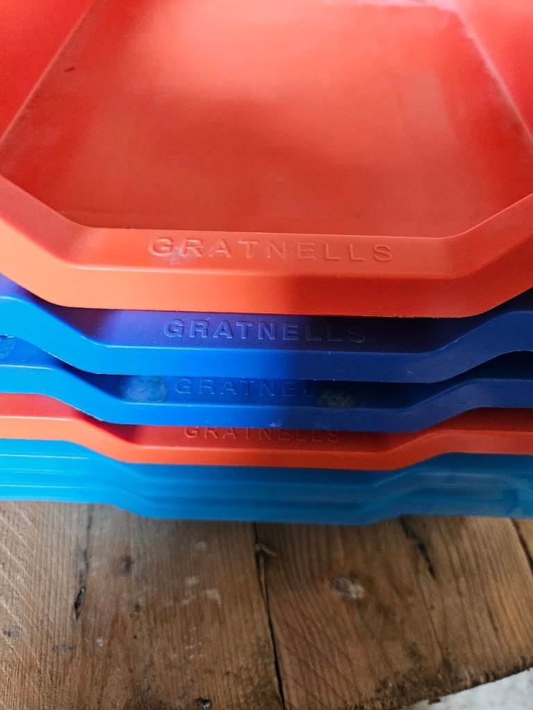 Plastic storage/sorting trays x 6