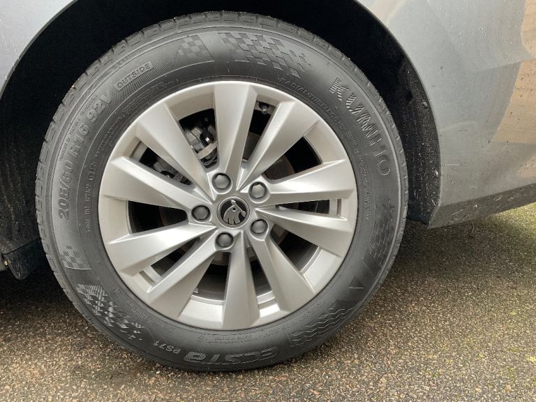 Genuine Skoda Alloy Wheels & Tyres –slightly used = 3,500 Miles only